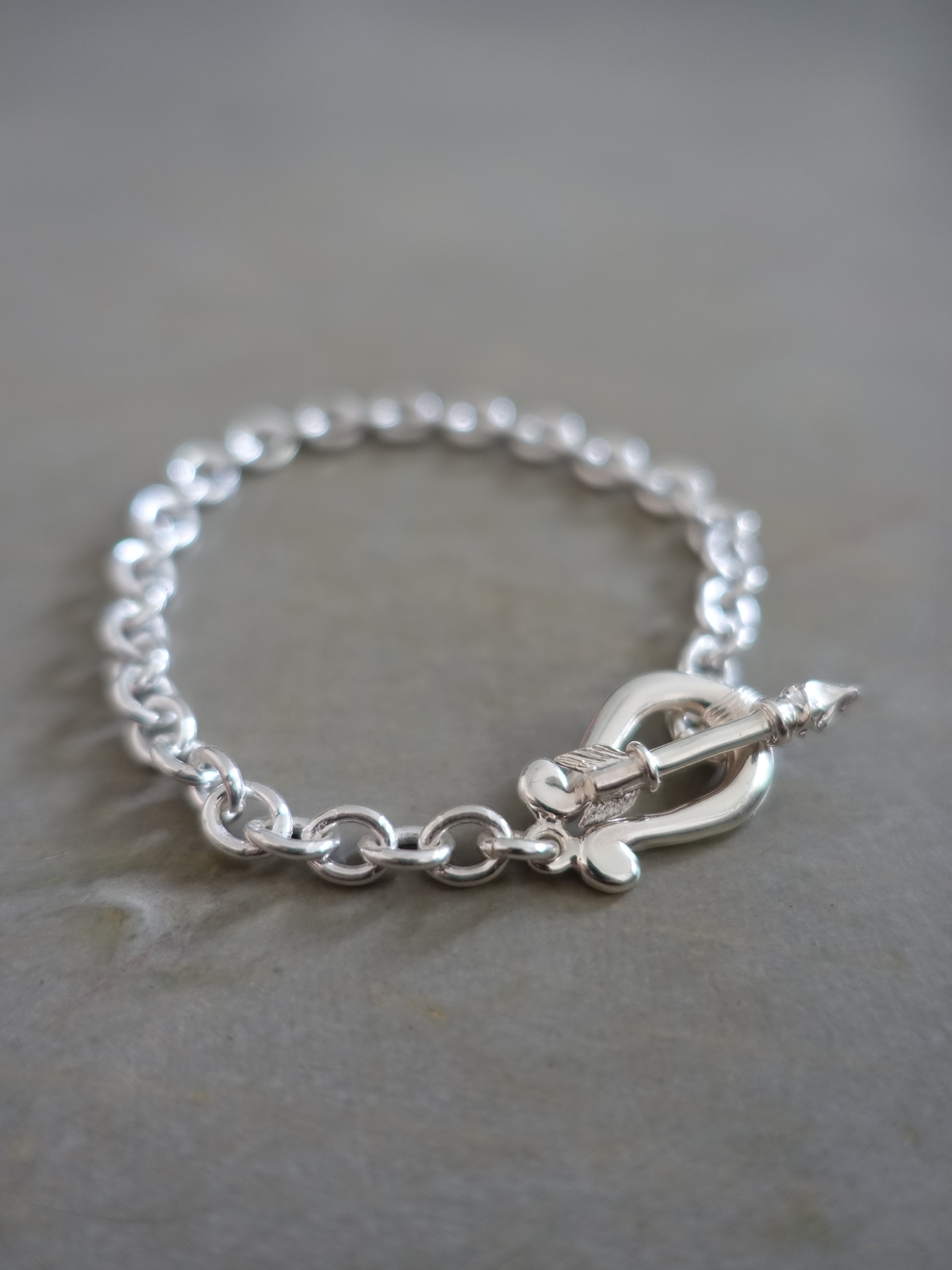 BR-390 - Horseshoe T bar Bracelet - M