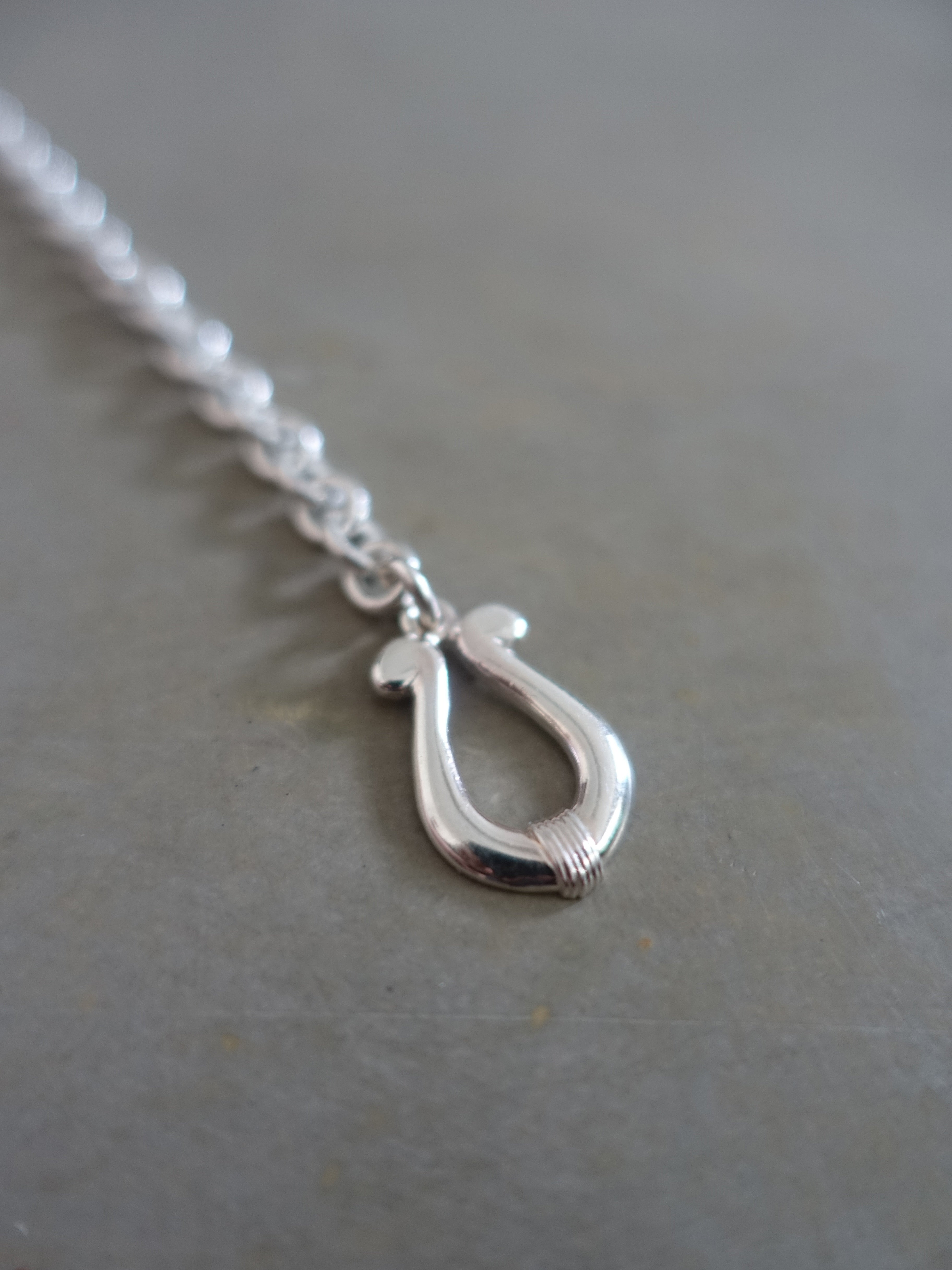 BR-390 - Horseshoe T bar Bracelet - M