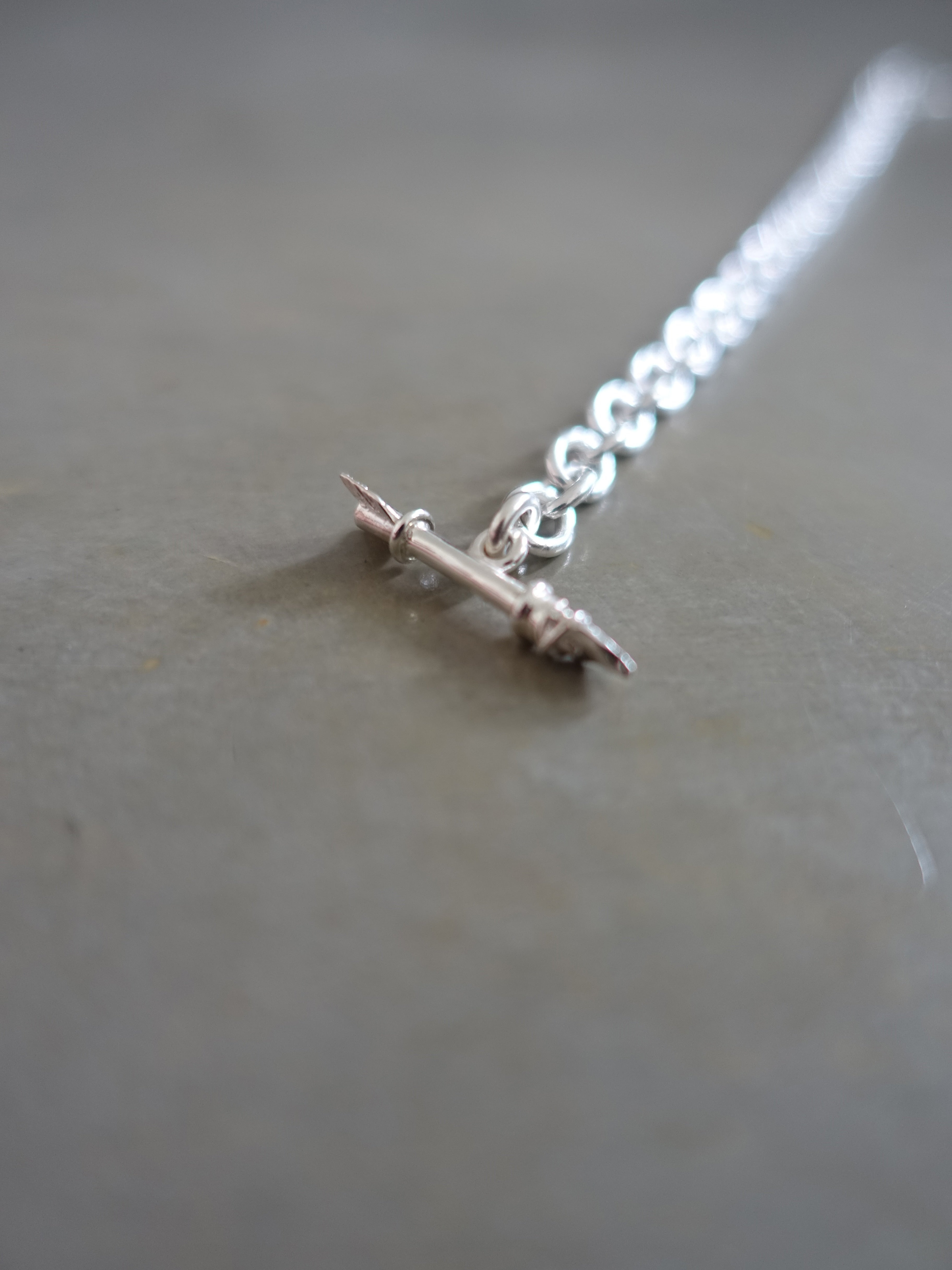 BR-390 - Horseshoe T bar Bracelet - M