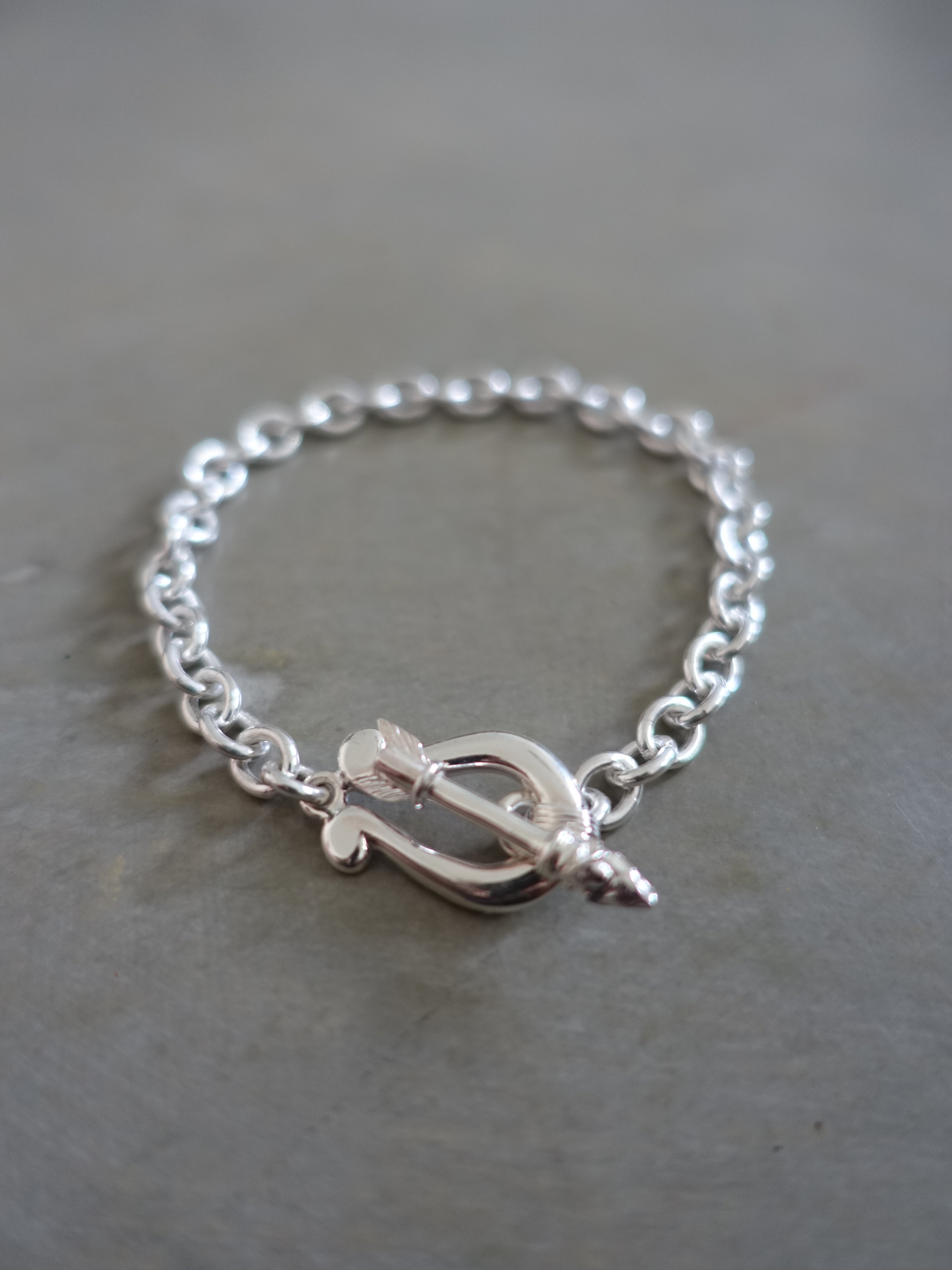 BR-390 - Horseshoe T bar Bracelet - M
