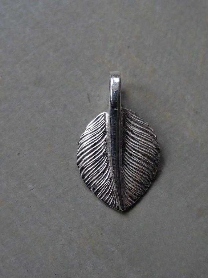 P-523R - Heart Feather - Medium - Right