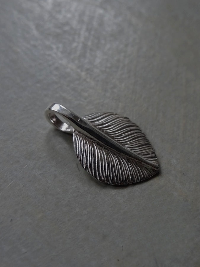 P-523R - Heart Feather - Medium - Right