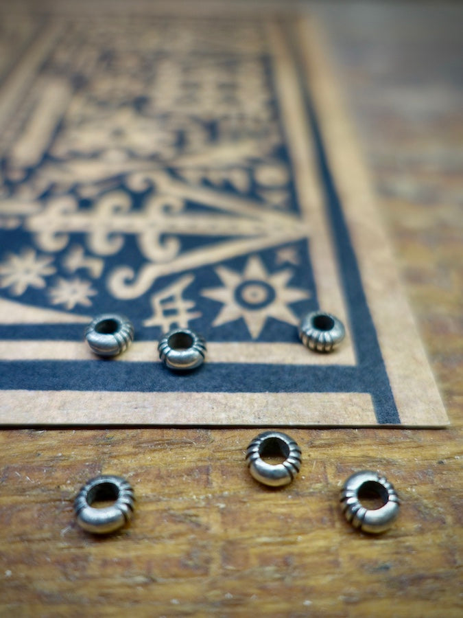 HOZHO - Silver Stripe Small Beads