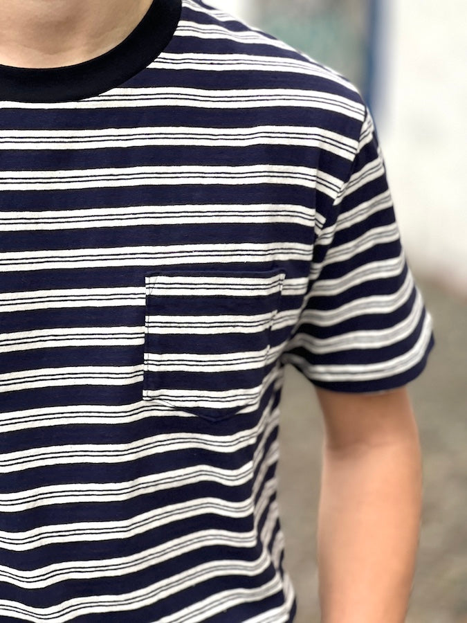 TROPHY CLOTHING - Pocket T-Shirt - MULTI BORDER - Volume Cotton - Navy