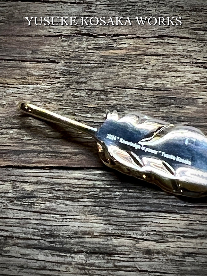 YUSUKE KOSAKA WORKS "KNOWLEDGE IS POWER" SILVER & 18K GOLD FEATHER