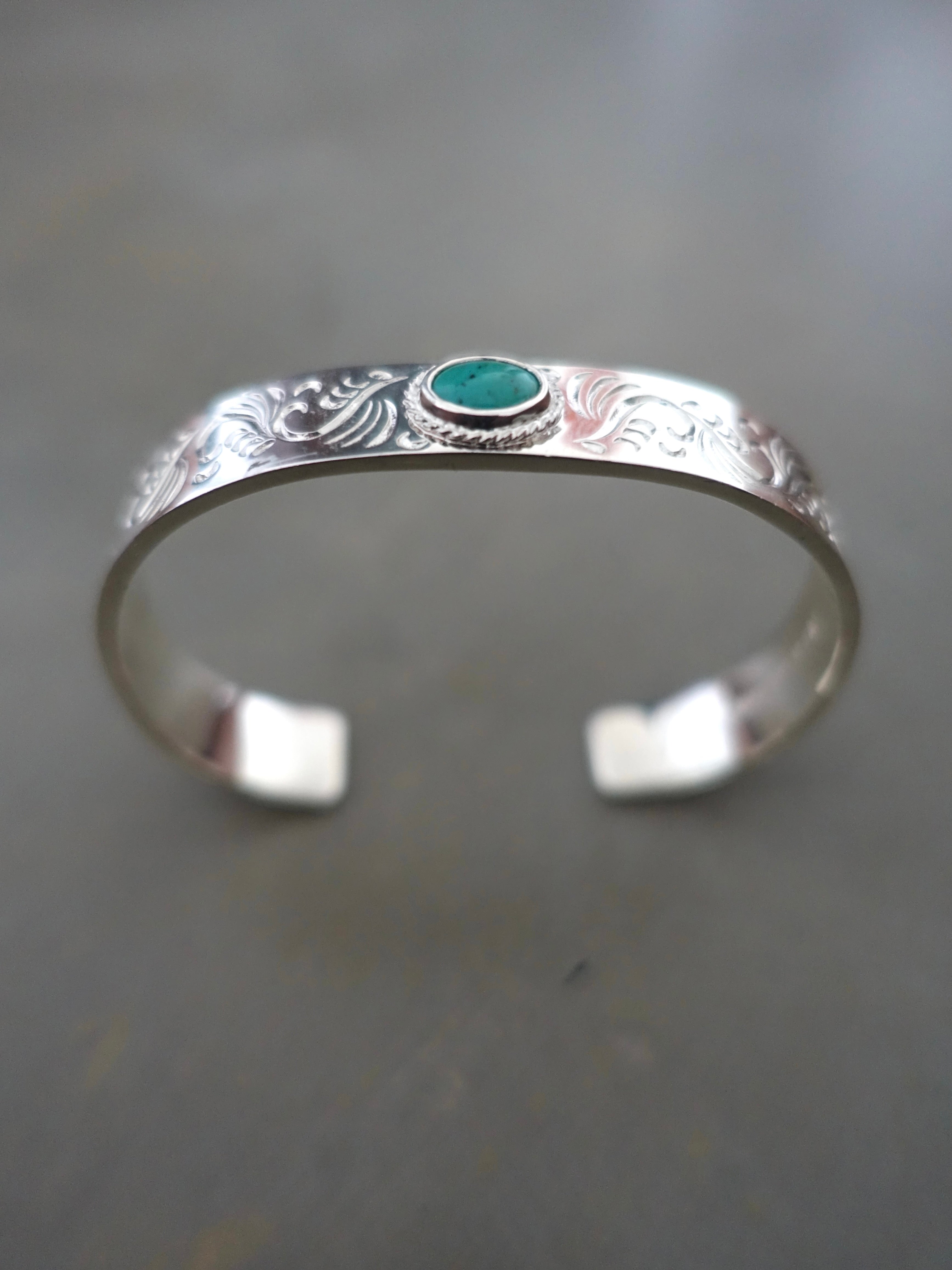 BR-Cus-002 - Arabesque Carving with Turquoise - Size L