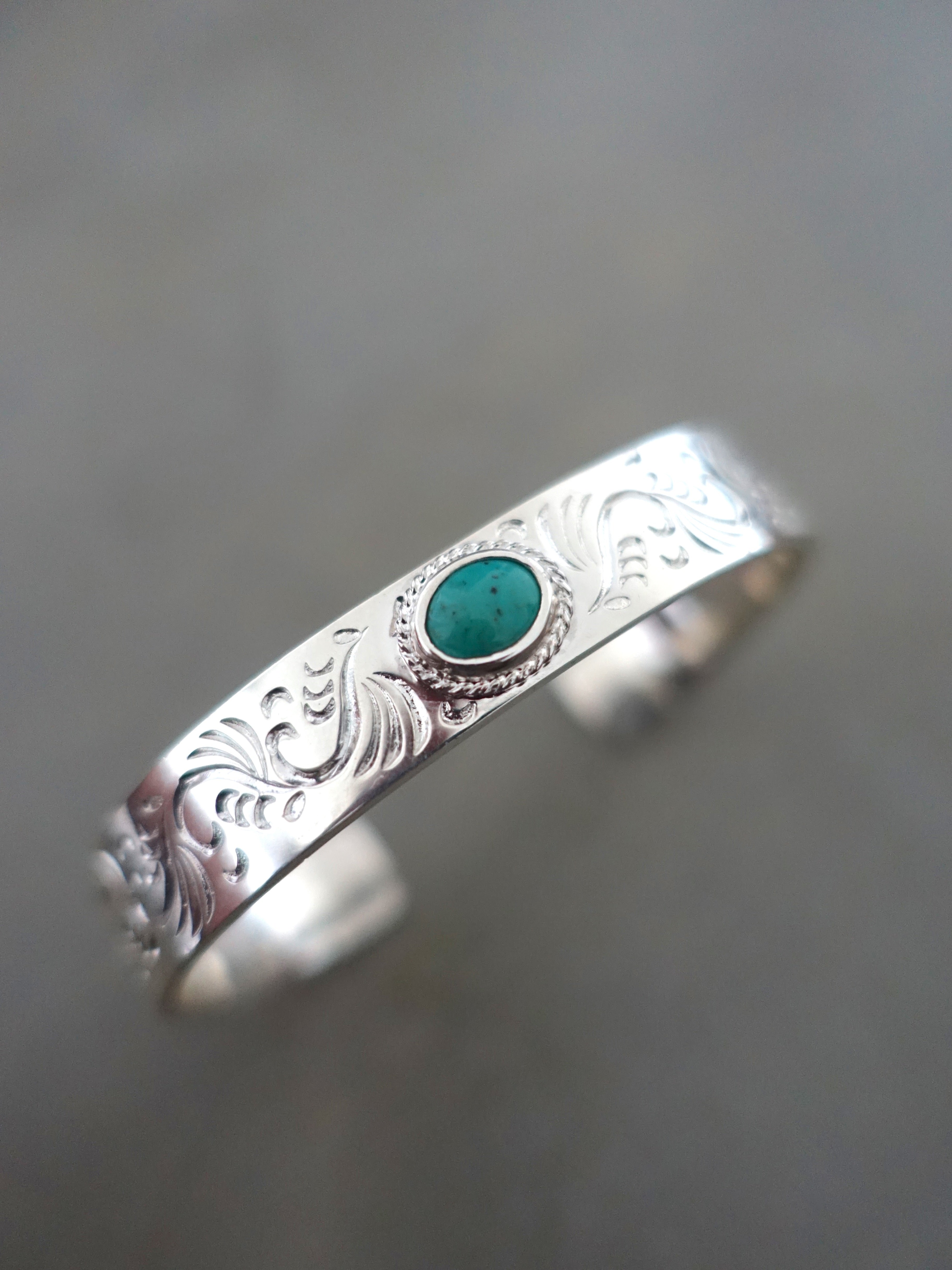 BR-Cus-002 - Arabesque Carving with Turquoise - Size L