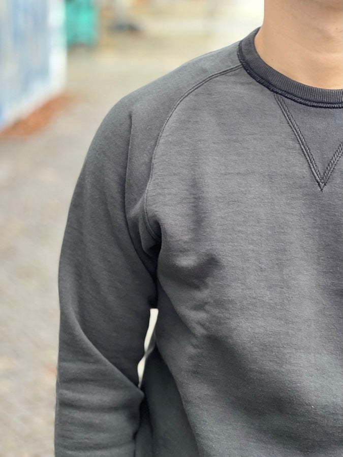 DELUXEWARE - 20oz Loopwheeled Sweatshirt - INK BLACK - S102-RVF[40s FREEDOM SLEEVE] - The fabric is produced in Wakayama and sewn on vintage UNION SPECIAL 1960s DOUBLE NEEDLE machines